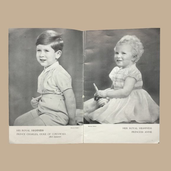 A Rare 1953 Coronation Booklet from the City of Council of Newcastle upon Tyne - Picture 5 of 11